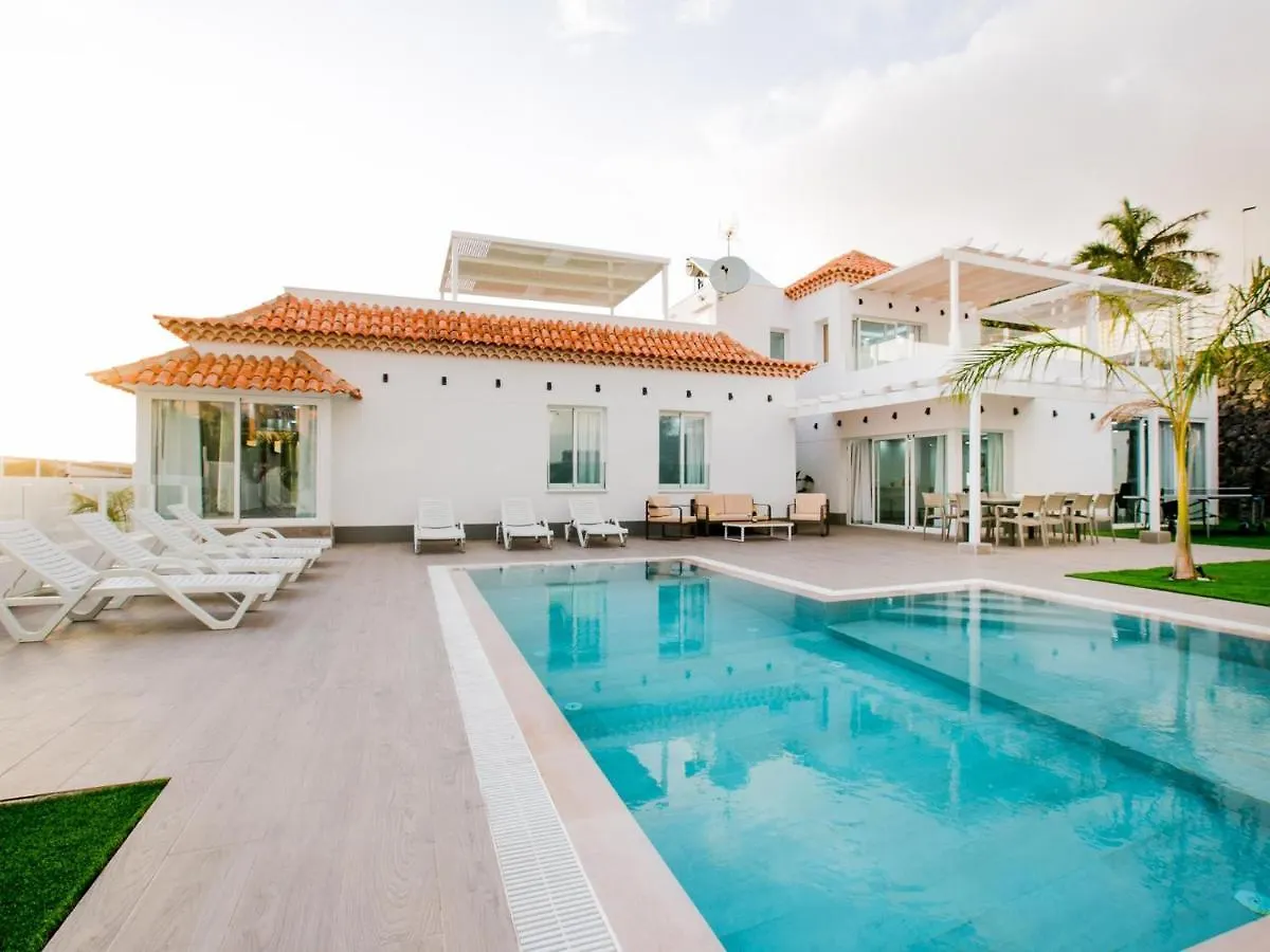 Luxury Villa Your Private Oasis Of Exclusivity Costa Adeje  Casa de Férias